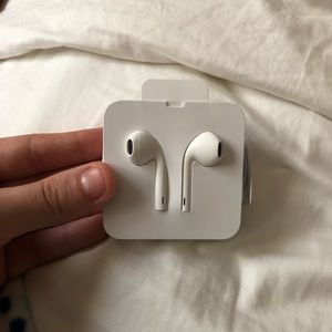 Apple Earphone NEW + adaptor for aux use